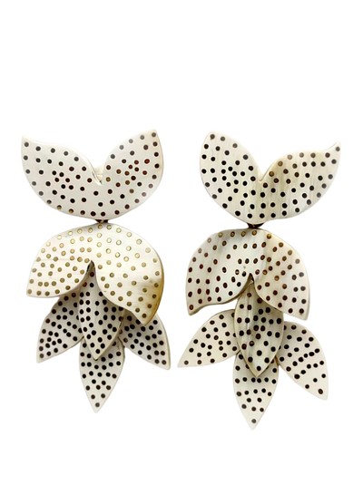 HORN FLOWER EARRINGS WITH METAL INLAY